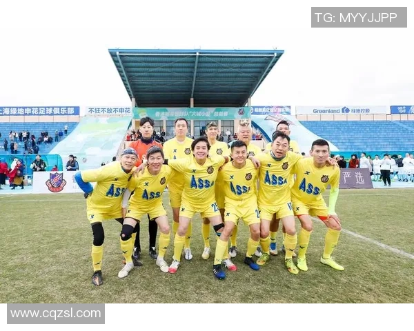 知名足球明星在飞往慈善活动途中遭遇飞机失事引发全球关注与哀悼